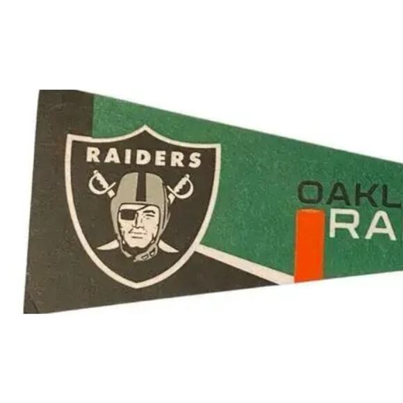 Vintage Oakland Raiders NFL Felt Pennant Retro Football Collectible - Picture 2 of 7